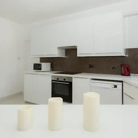 Cristiana Seaview With Shared Facilities Pensjonat Limassol